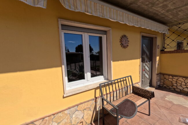 Portoncino e finestra in pvc installate a Gazzolo